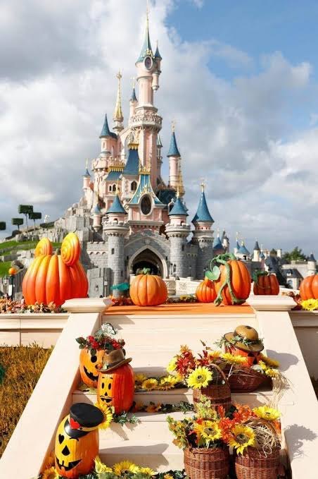 Calabaza gigante con orejas de Mickey en Frontierland durante Halloween en Disneyland Paris